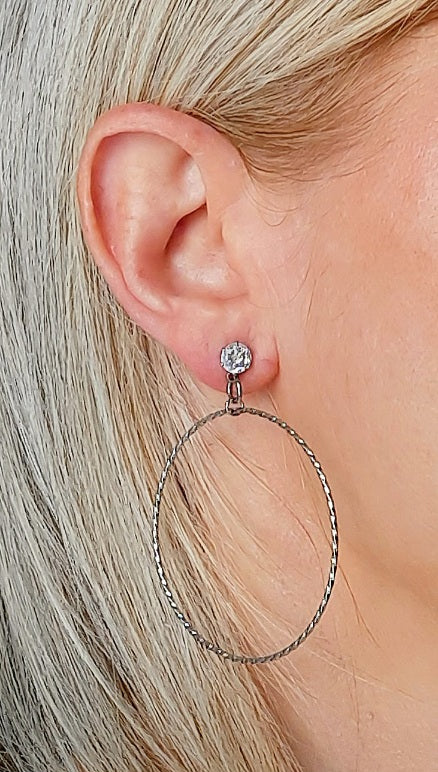 grande créoles femme en acier inoxydable et oxyde de zirconium, créatrice de bijoux fantaisie, créatrice française de bijoux fantaisie, bijoux en acier inoxydable pas chers, bijoux en acier inoxydable de créatrice, idée cadeau fête des mères, idée cadeau femme saint valentin, idée cadeau bijoux femme, idée cadeau anniversaire femme, bijoux en acier inoxydable