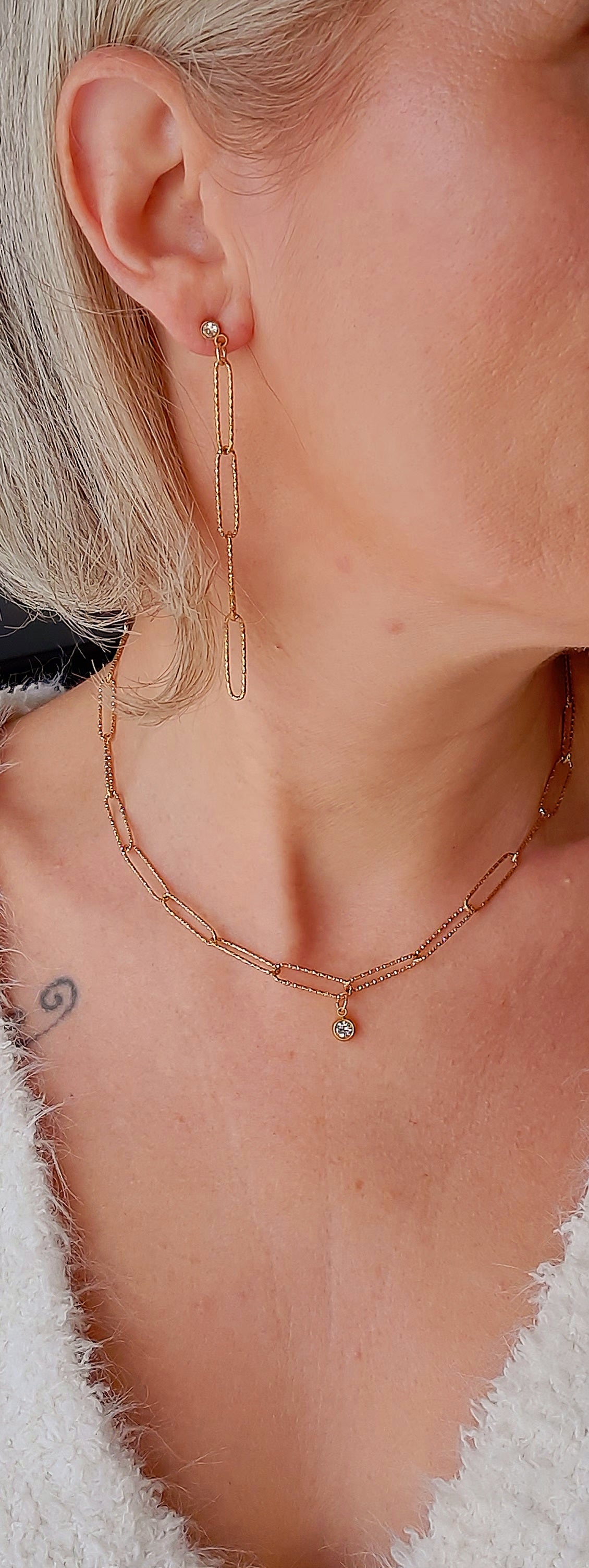 boucles d'oreilles femme maille scintillante, en acier inoxydable et oxyde de zirconium, créatrice de bijoux fantaisie, créatrice française de bijoux fantaisie, bijoux en acier inoxydable pas chers, bijoux en acier inoxydable de qualité