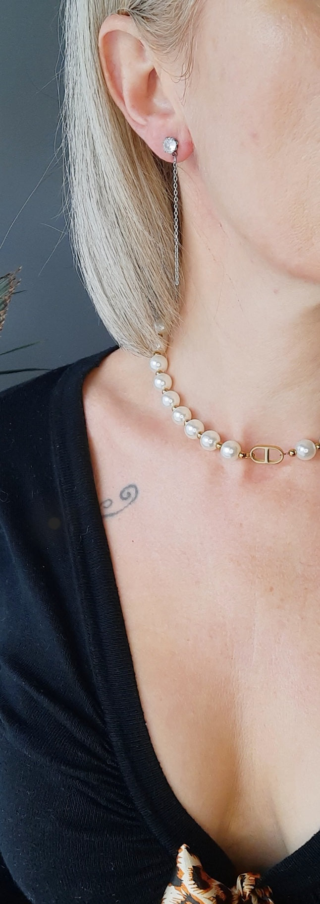 boucles d'oreilles femme pendantes avec puces en oxyde de zirconium, créatrice française de bijoux fantaisie, créatrice de bijoux fantaisie, bijoux fantaisie pas chers de qualité