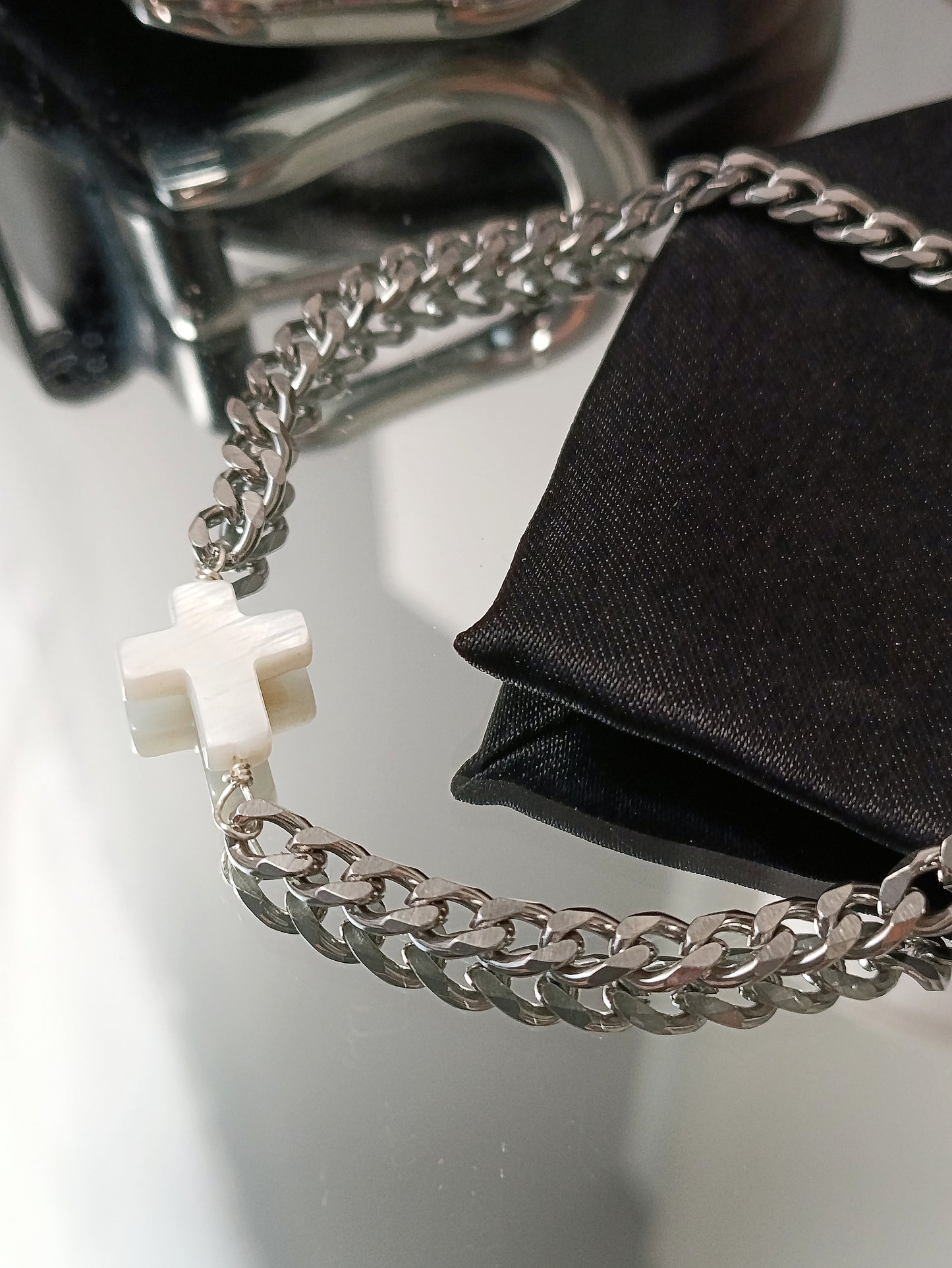 bracelet homme croix catholique, site de bijoux pour homme pas cher, créateur de bijoux pour homme, bijoux pour homme tendance, bijoux pour homme pas cher, boutique de bijoux pour homme pas cher, site de bijoux homme en acier inoxydable, bracelet homme en acier et croix catholique