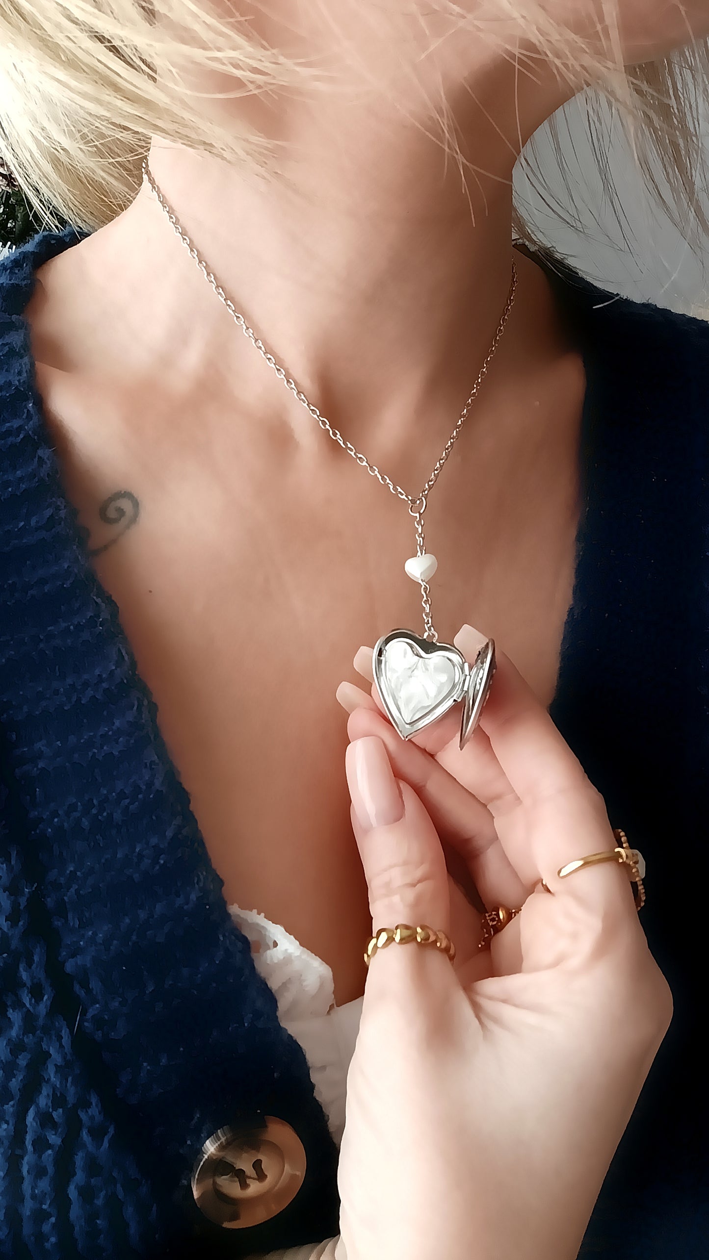 collier cassolette femme original, collier cassolette femme fantaisie, collier cassolette femme pas cher, collier cassolette femme tendance, collier cassolette femme en acier inoxydable, collier cassolette femme moderne, idée cadeau saint valentin, idée cadeau fête des mères