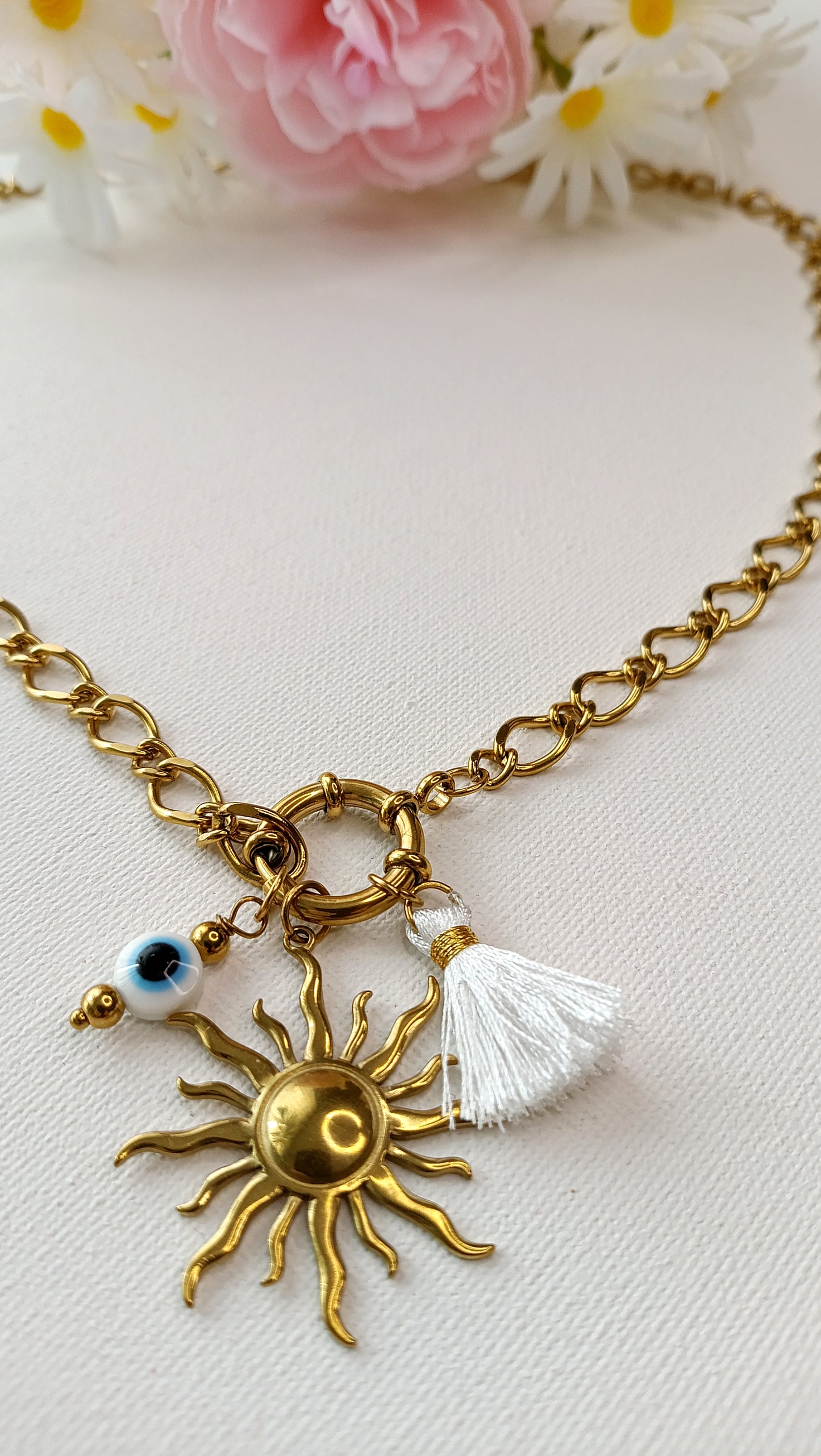 collier femme printemps été 2026 pas cher, bijoux femme printemps été 2026 pas chers, collier femme à pendentifs interchangeables, colliers femme à breloques, collier femme avec soleil pompon, collier de créateur, bijoux de créateur français, bijoux français,
