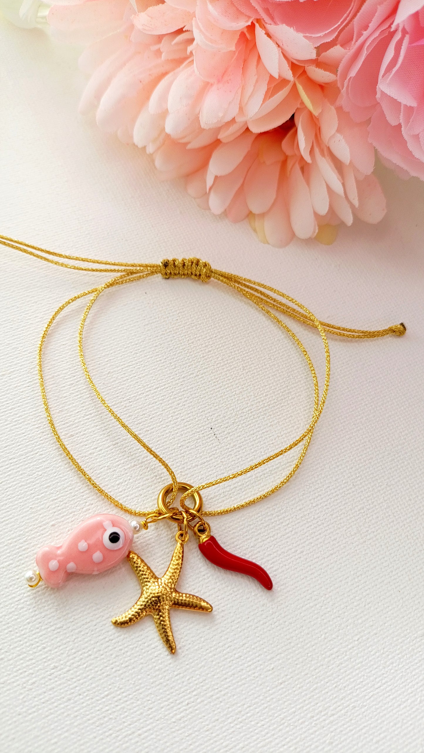 bracelet à charm acier inox, bijoux de créateur français pas cher, bijoux artisanaux français, bracelet à pendentifs, bracelet femme cordon, bracelet femme acier inox pas cher, bijoux fantaisie en acier inxo pas cher, site de bijoux de créateur français,