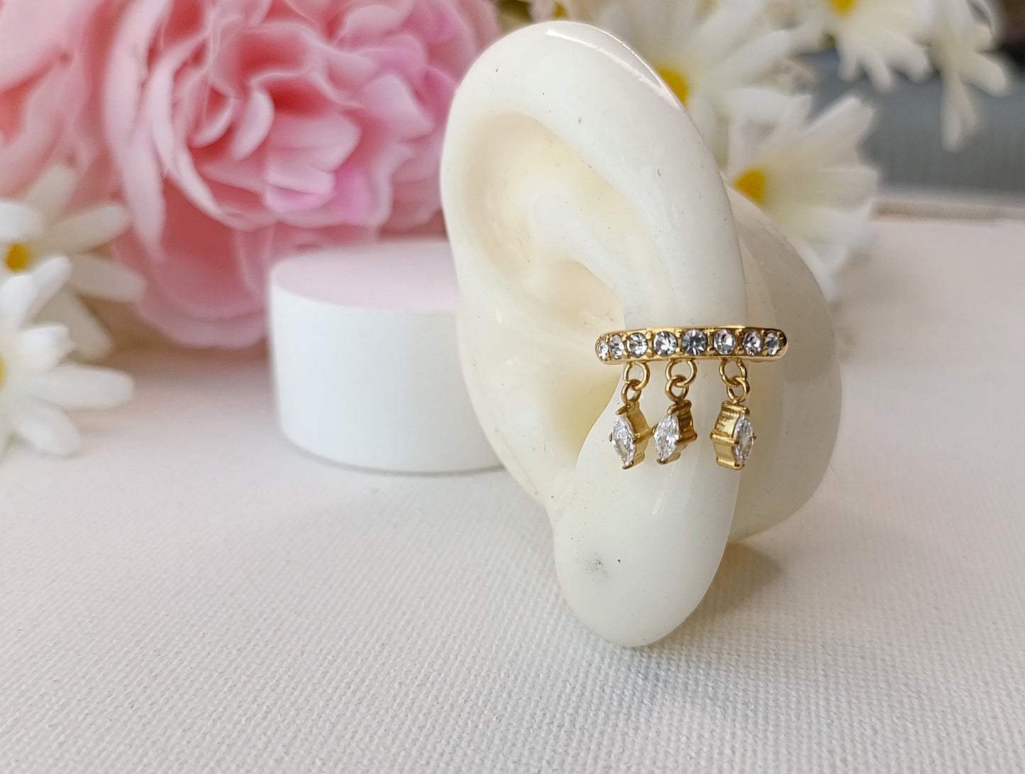 bague d'oreille ear cuff femme en acier inoxydable, bague d'oreille ear cuff femme en acier inox plaqué or, bague d'oreille ear cuff femme fantaisie, bague d'oreille ear cuff femme originales, ear cuff femme de qualité, bague d'oreille femme pas chères, ear cuff femme en acier inox pas chères, bague d'oreille femme, bague d'oreille femme aparanjan, ear cuff femme musardise, bague d'oreille femme musardise, bague d'oreille hypoallergénique en acier, ear cuff hypoallergénique en acier