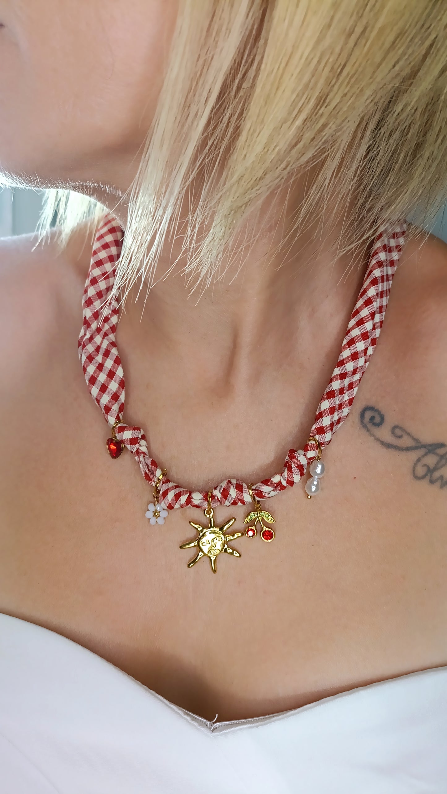 collier foulard femme, collier foulard à breloques, collier foulard à charms, collier foulard à pendentifs en acier inox, collier foulard fantaisie, collier foulard pas cher, collier foulard original, collier foulard fait en france, collier foulard de créateur, collier foulard abordable, bijoux en acier inoxydable pas cher, bijoux en acier inoxydable de qualité, meilleur site de bijoux de créateur en acier inox, meilleur site français de bijoux en acier inox, bijoux français rares