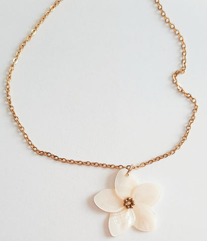 Collier White