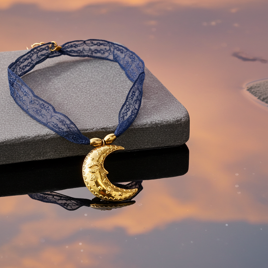 Collier femme en dentelle bleue, collier en dentelle bleue et pendentif, bijoux femme en dentelle de couleur, bijoux femme en dentelle pas cher, bijoux femme en dentelle originaux, bijoux femme en dentelle fantaisie, site de bijoux femme en dentelle