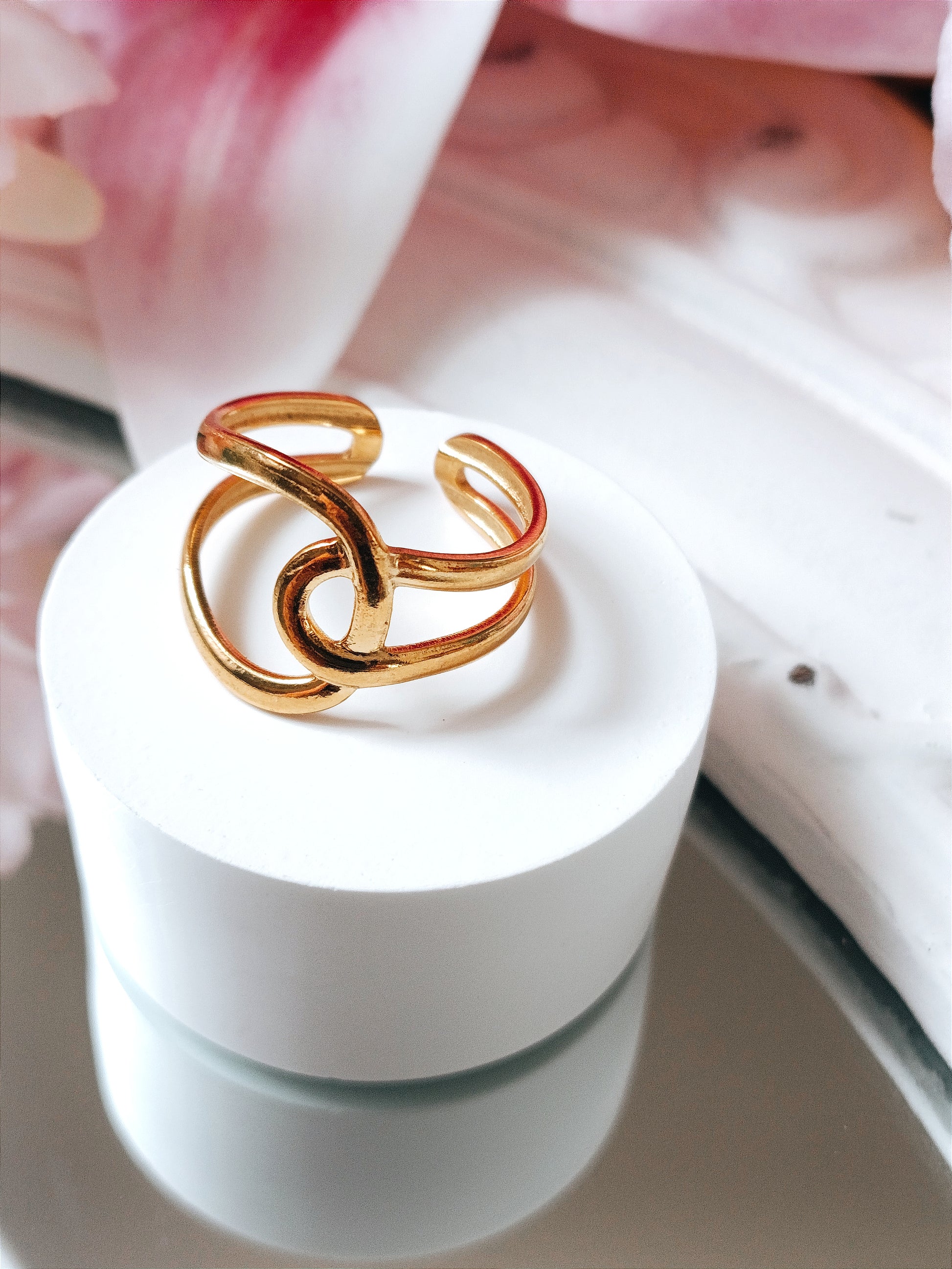 Bague ajustable en acier Simple et chic à la fois, elle vous accompagne pour toutes occasions, soirée distinguées, évènement moins