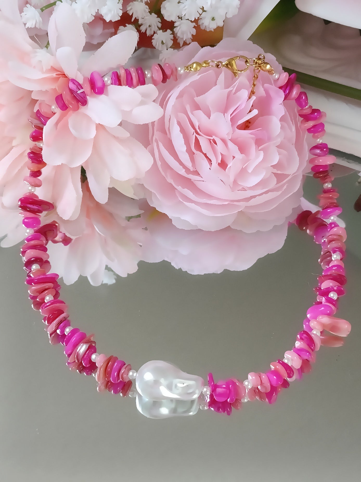 collier femme en vrais perles de nacre, collier femme en coquillages, collier femme en vrais coquillages, idée cadeau fête des mères, créatrice de bijoux fantaisie, créatrice française de bijoux fantaisie, bijoux en acier inoxydable pas cher, idée cadeau femme saint valentin, idée cadeau anniversaire femme