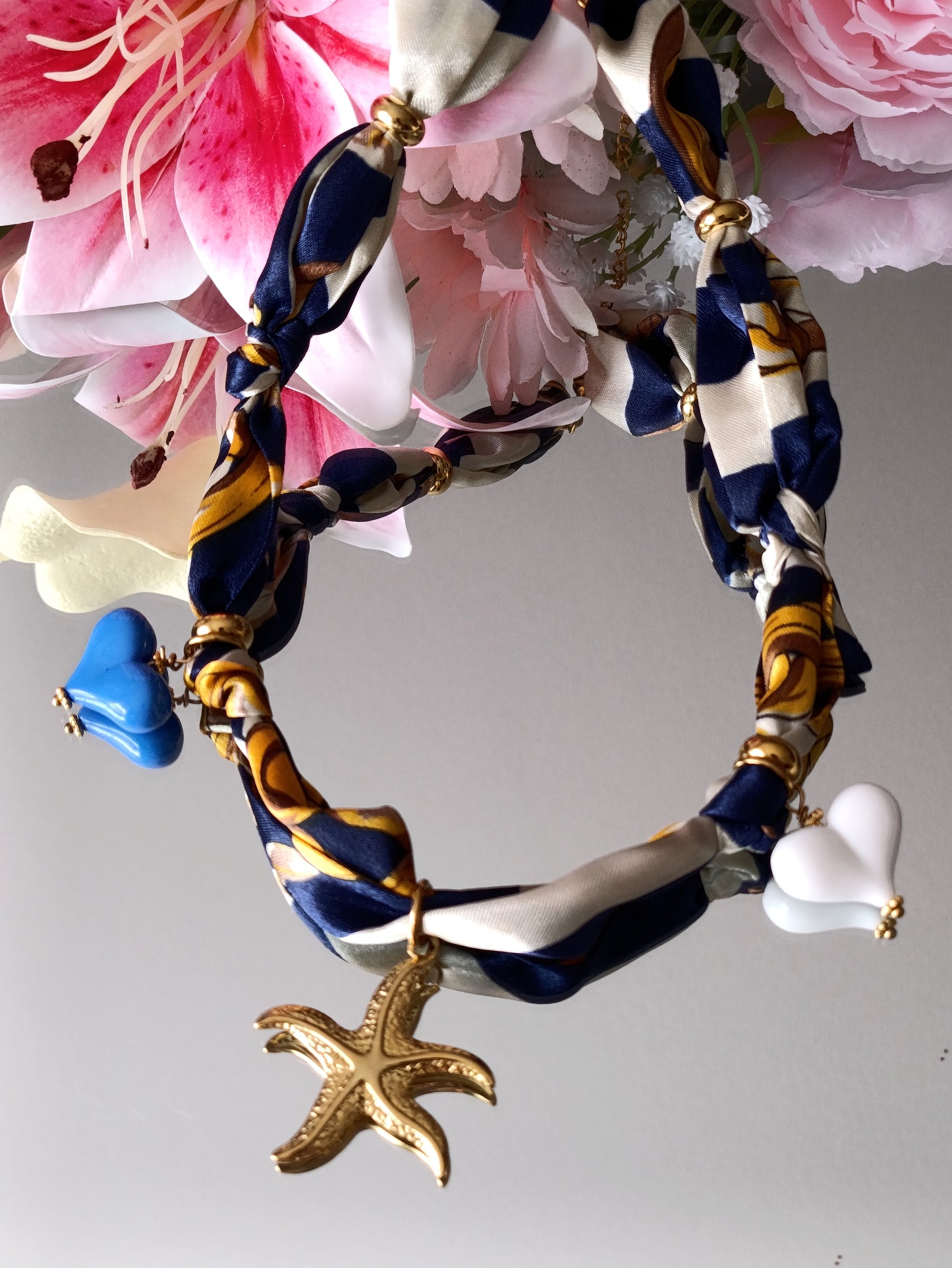 collier foulard femme tendance, collier foulard femme pas cher, collier femme foulard original, collier foulard tendance, collier foulard 2025, collier été femme 2025, meilleur site de bijoux fantaisie, site de bijoux fantaisie pas cher, boutique de bijoux fantaisie pas cher, site de bijoux femme pas cher, site de bijoux en acier inoxydable pas cher, bijoux en acier inoxydable pas cher, bijoux en acier inoxydable de créateur, idée cadeau femme, bijoux femme de qualité en acier inoxydable