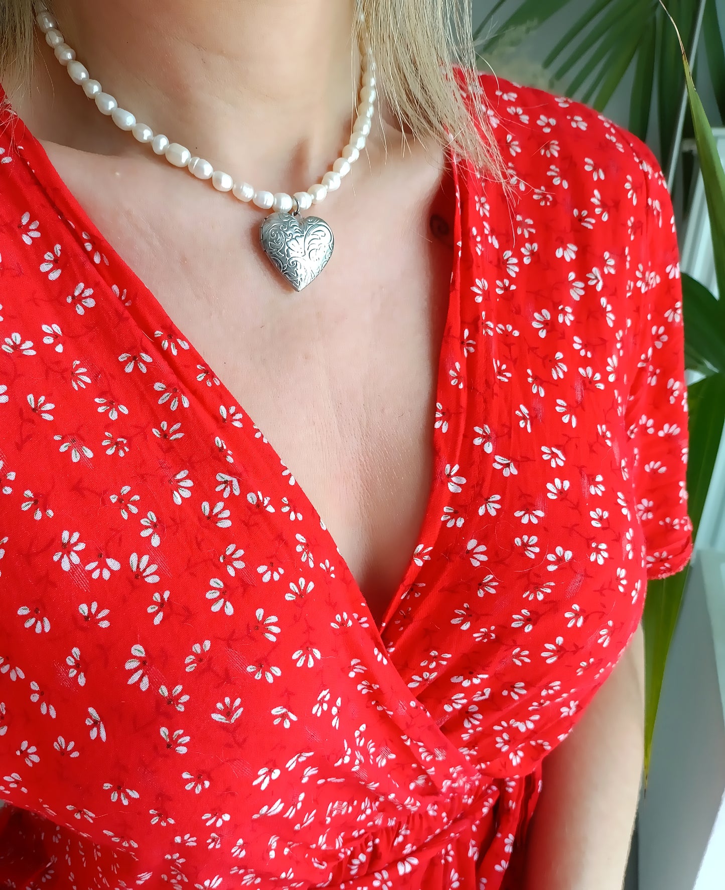 cassolette femme cœur en perles d'eau douce et acier inoxydable, cassolette femme en perles d'eau douce, collier cassolette femme cœur et perles d'eau douce, cassolette bijou rare et unique, site de bijoux femme pas cher, collier femme rare, meilleur site de bijou pour femme, bijoux de créateur pas cher