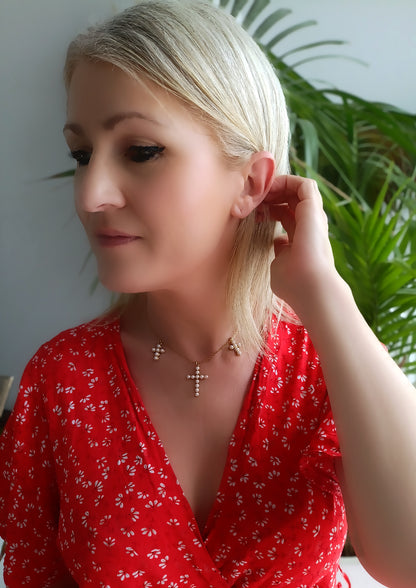 Collier Dolores / Collier fin à trois pendentifs croix serties de perles / Acier inoxydable