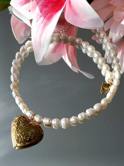 cassolette femme cœur en perles d'eau douce et acier inoxydable, cassolette femme en perles d'eau douce, collier cassolette femme cœur et perles d'eau douce, cassolette bijou rare et unique, site de bijoux femme pas cher, collier femme rare, meilleur site de bijou pour femme, bijoux de créateur pas cher