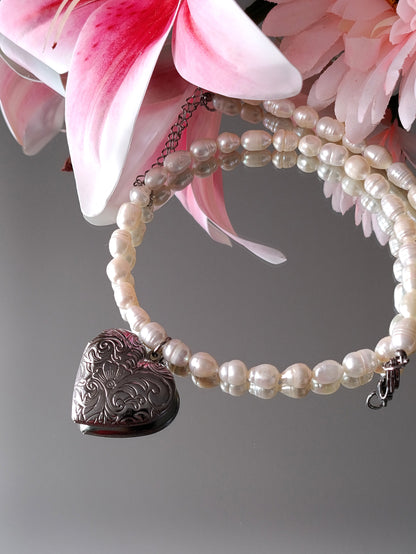 cassolette femme cœur en perles d'eau douce et acier inoxydable, cassolette femme en perles d'eau douce, collier cassolette femme cœur et perles d'eau douce, cassolette bijou rare et unique, site de bijoux femme pas cher, collier femme rare, meilleur site de bijou pour femme, bijoux de créateur pas cher