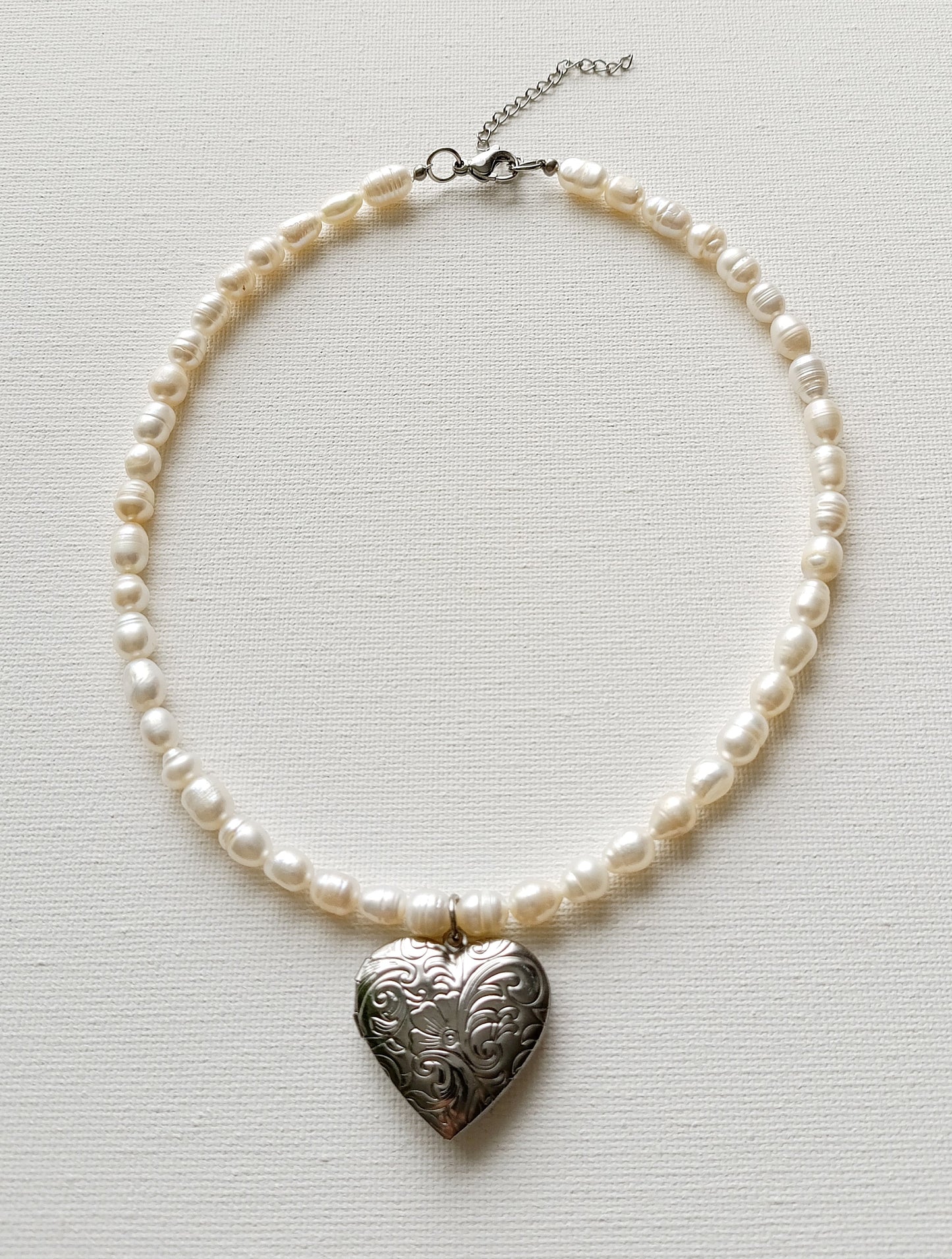 Collier Secret / Collier cassolette en perles d'eau douce et pendentif cœur en Acier inoxydable