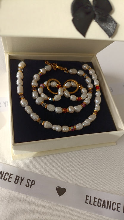 COFFRET de Noël Queen, trois créations en perles d'eau douce...