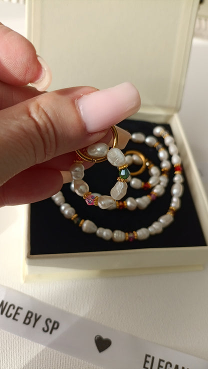 COFFRET de Noël Queen, trois créations en perles d'eau douce...