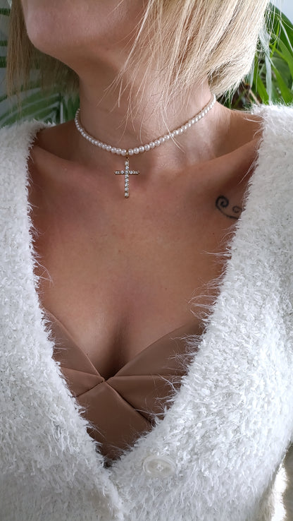 Collier catholique femme, collier avec une croix femme, collier en perles avec une croix, collier de créateur catholique, collier chrétien femme en perles 