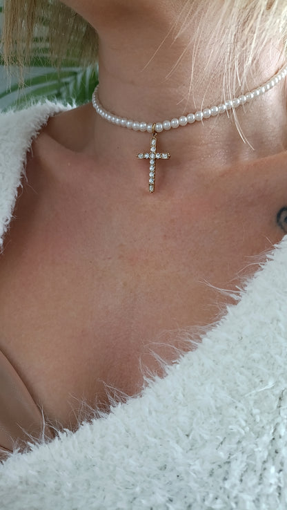 Collier catholique femme, collier avec une croix femme, collier en perles avec une croix, collier de créateur catholique, collier chrétien femme en perles 