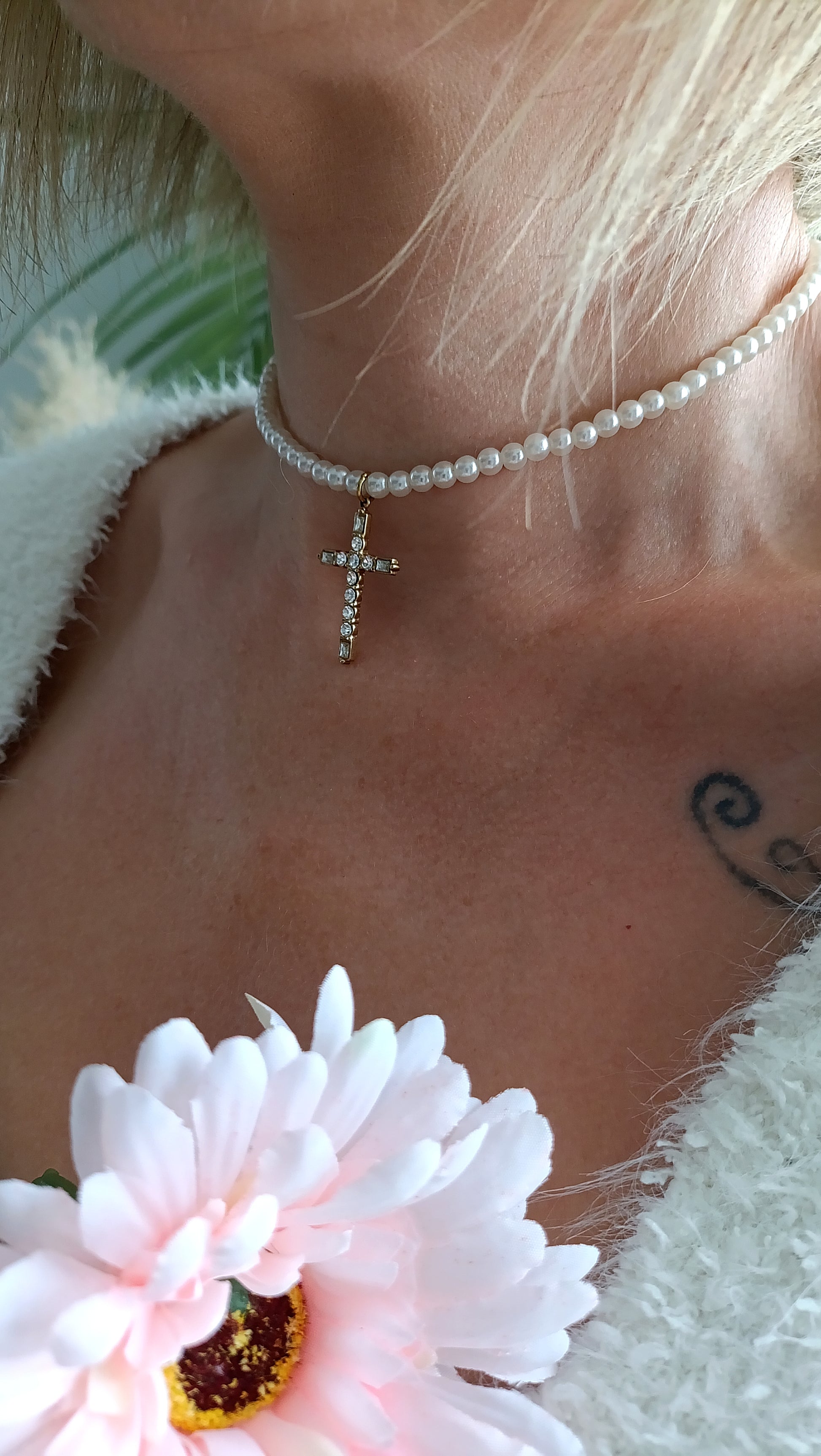 Collier catholique femme, collier avec une croix femme, collier en perles avec une croix, collier de créateur catholique, collier chrétien femme en perles 