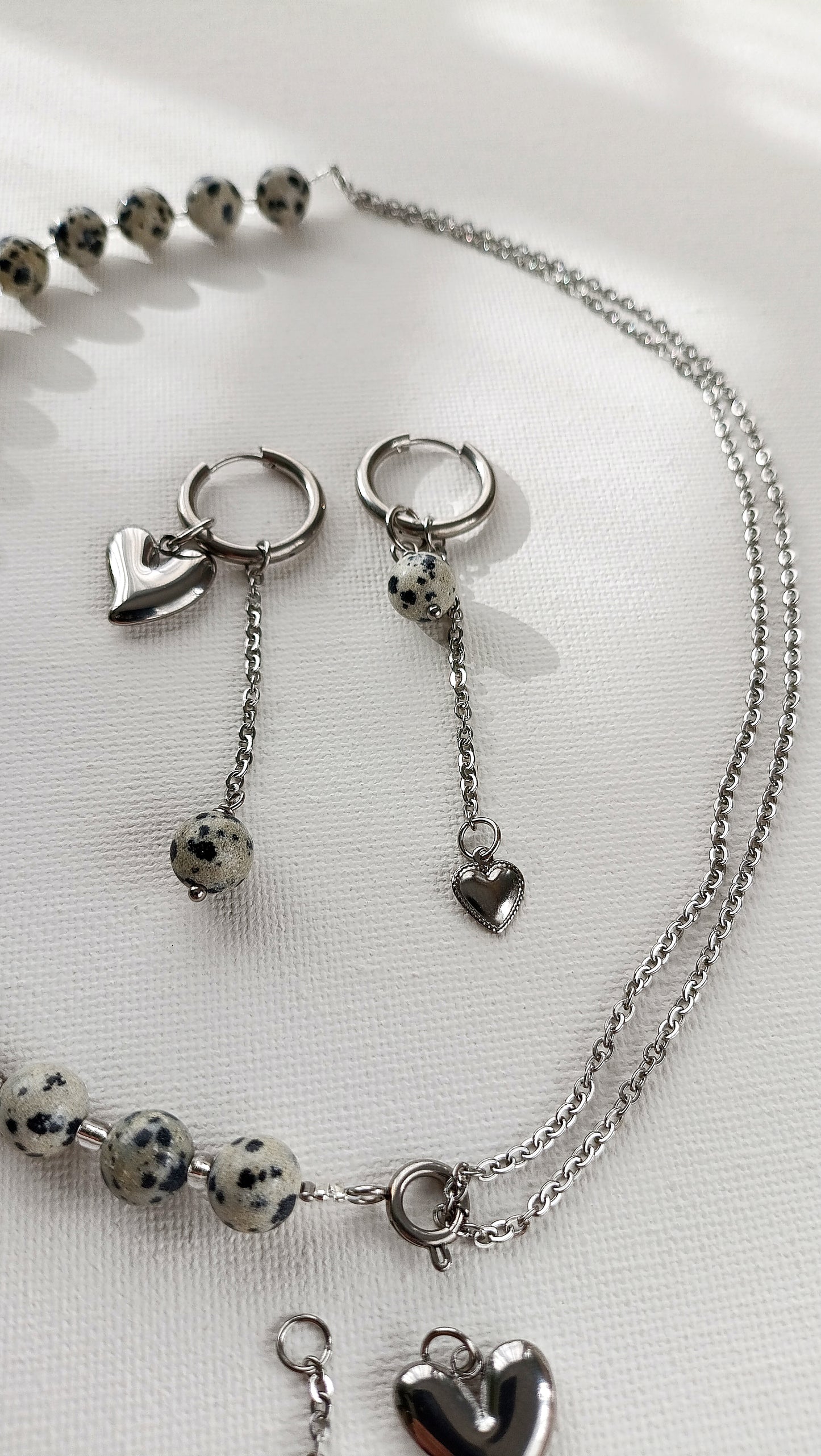 boucles d'oreilles femme en jaspe dalmatien et acier inoxydable, boucles d'oreilles femme en jaspe dalmatien, bijoux de créateur en jaspe de dalmatien