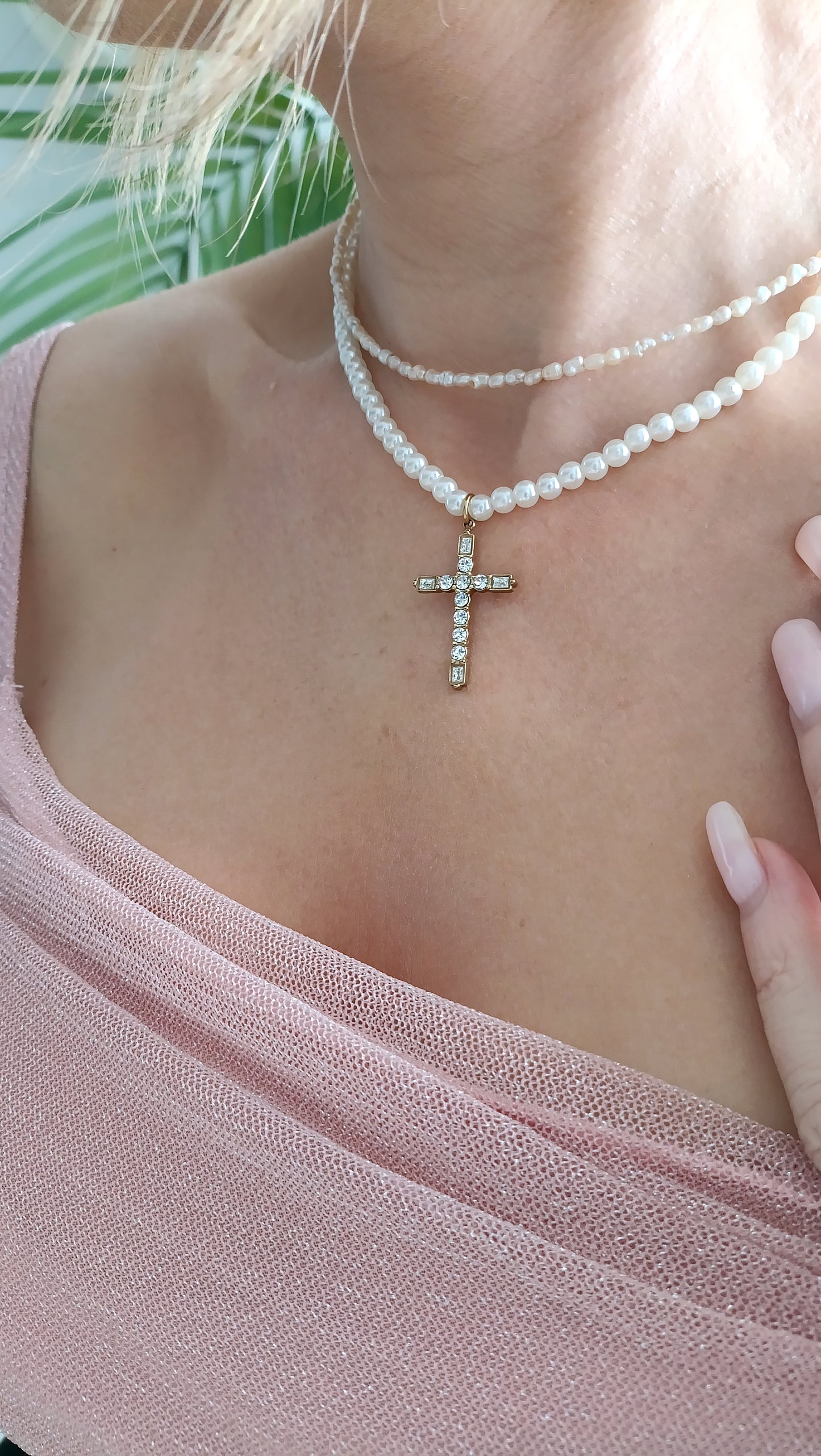 Collier catholique femme, collier avec une croix femme, collier en perles avec une croix, collier de créateur catholique, collier chrétien femme en perles 