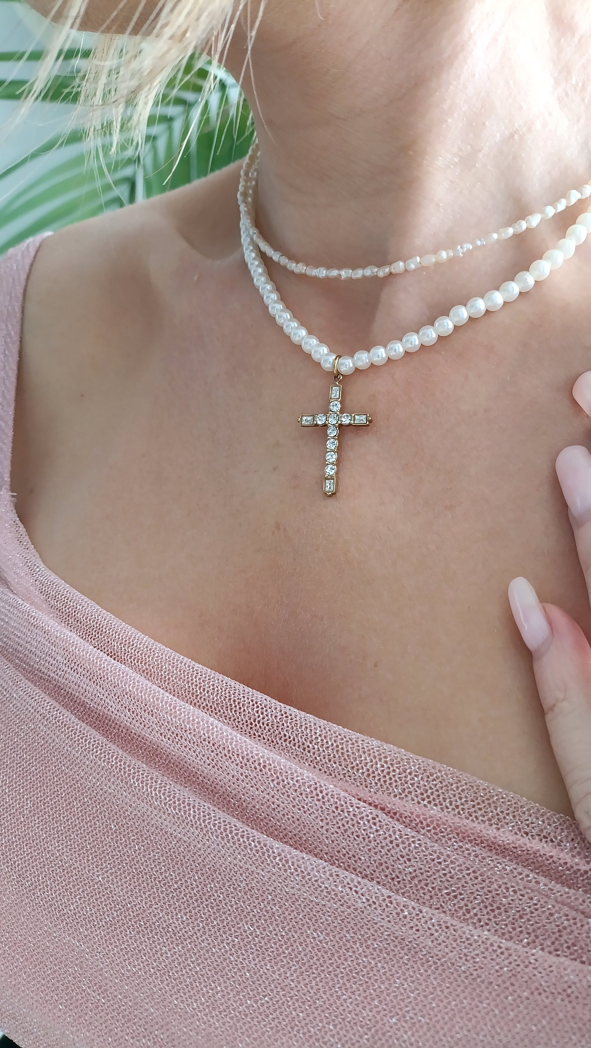 Collier catholique femme, collier avec une croix femme, collier en perles avec une croix, collier de créateur catholique, collier chrétien femme en perles 