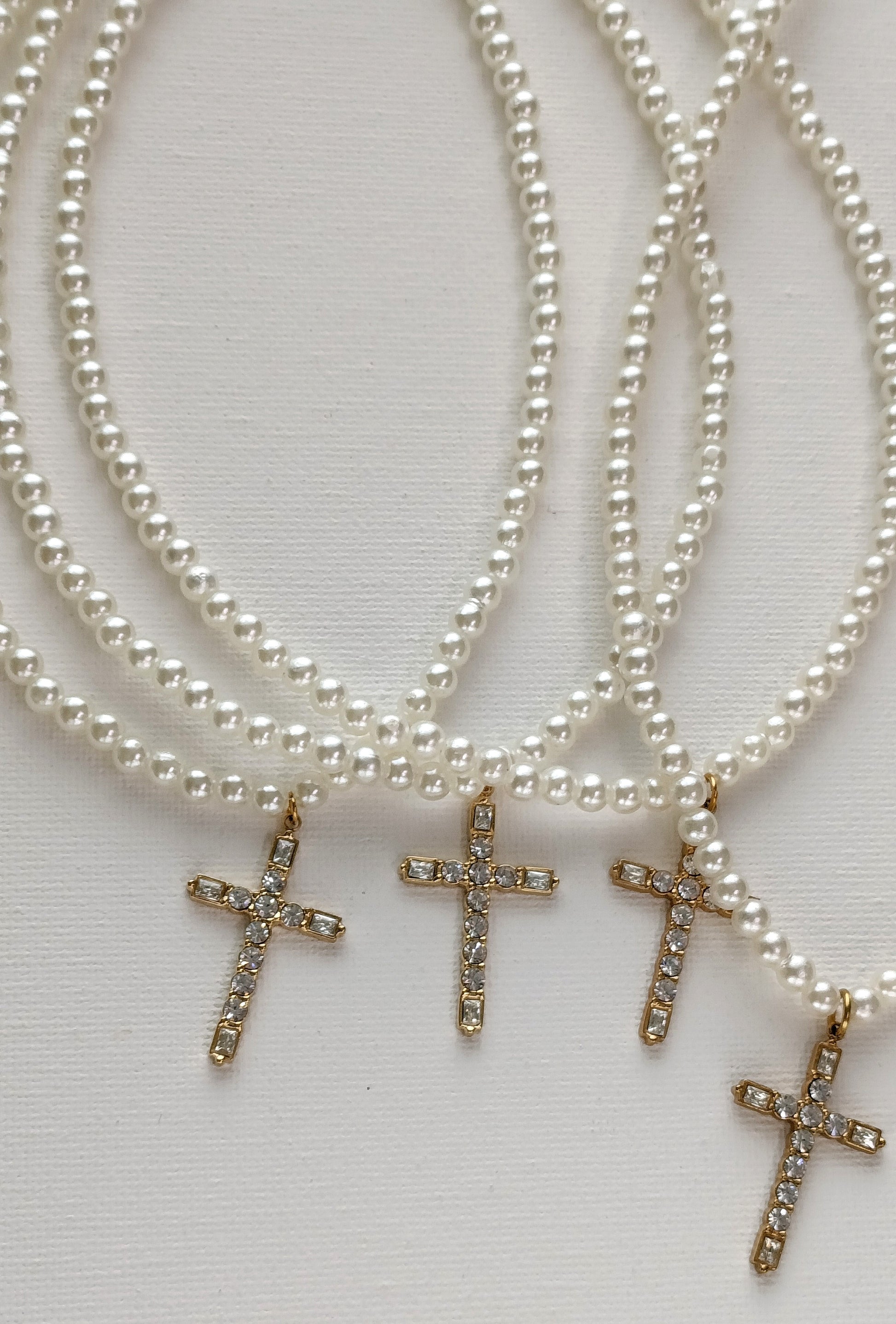 Collier catholique femme, collier avec une croix femme, collier en perles avec une croix, collier de créateur catholique, collier chrétien femme en perles 