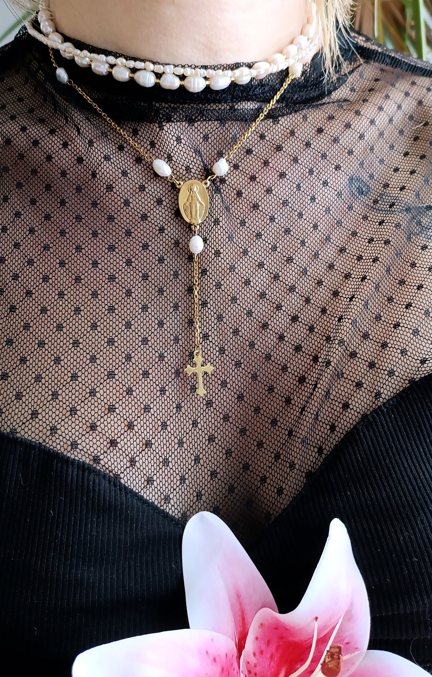 chapelet femme en acier inoxydable et perles d'eau douce, chapelet femme en perles d'eau douce, chapelet fantaisie, chapelet fait en France, bijoux vintage pas cher, bijoux  catholique femme, bijoux catholique pas cher, bijoux catholique original, bijoux avec croix