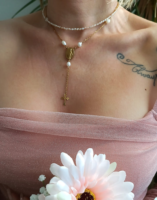 chapelet femme en acier inoxydable et perles d'eau douce, chapelet femme en perles d'eau douce, chapelet fantaisie, chapelet fait en France, bijoux vintage pas cher, bijoux  catholique femme, bijoux catholique pas cher, bijoux catholique original, bijoux avec croix