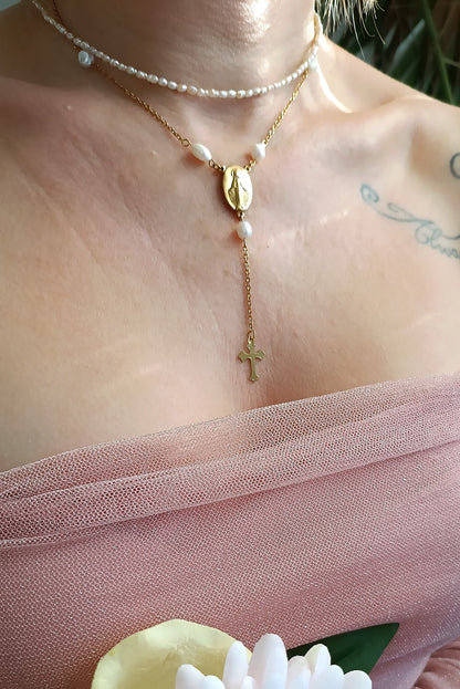 chapelet femme en acier inoxydable et perles d'eau douce, chapelet femme en perles d'eau douce, chapelet fantaisie, chapelet fait en France, bijoux vintage pas cher, bijoux  catholique femme, bijoux catholique pas cher, bijoux catholique original, bijoux avec croix