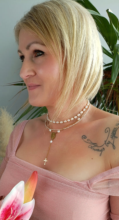 chapelet femme en acier inoxydable et perles d'eau douce, chapelet femme en perles d'eau douce, chapelet fantaisie, chapelet fait en France, bijoux vintage pas cher, bijoux  catholique femme, bijoux catholique pas cher, bijoux catholique original, bijoux avec croix