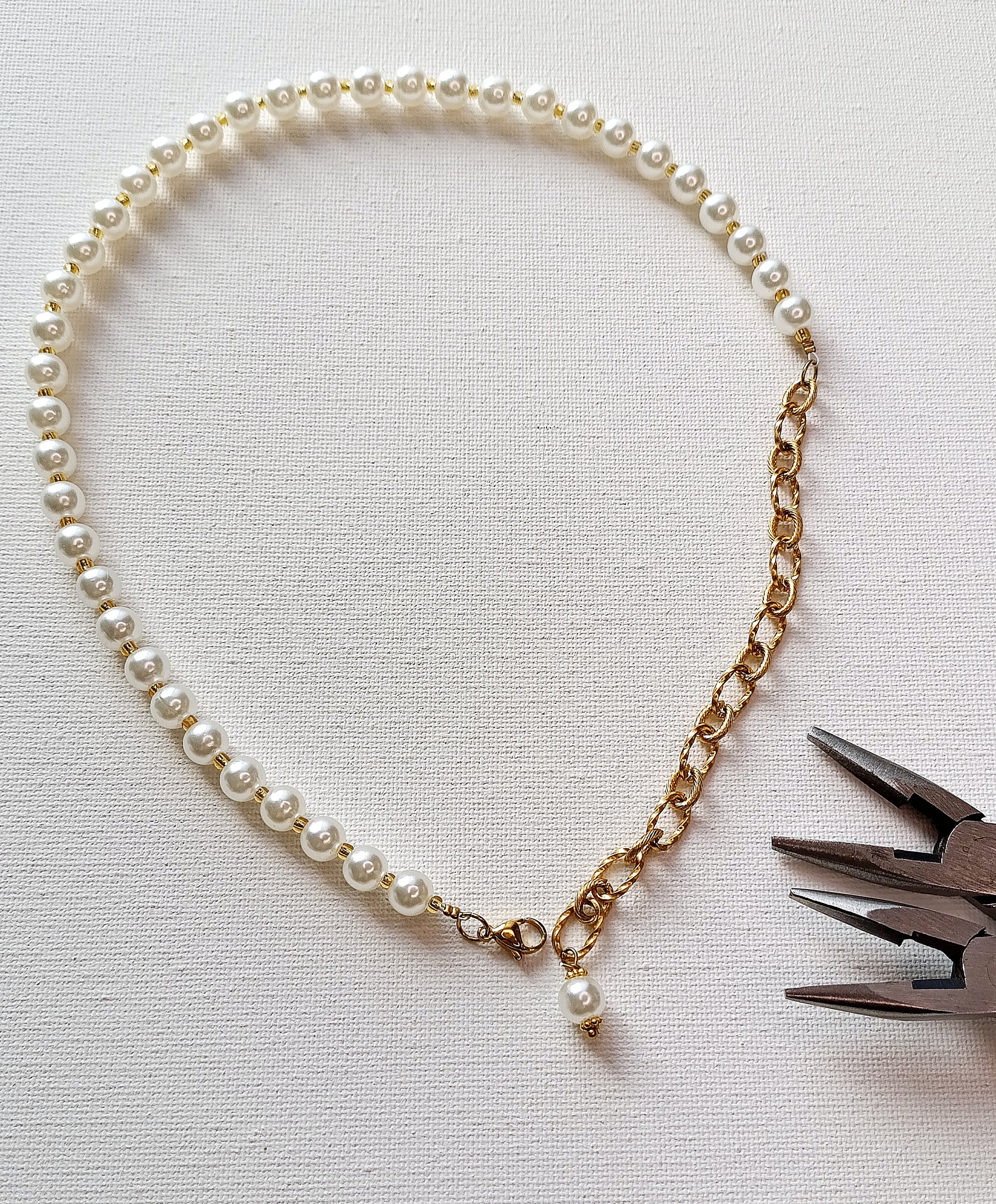 collier 3 en 1, collier femme en perles nacrées, collier en Y en perles, collier de dos en perles, collier ajustable, collier femme pas cher fantaisie, créateur de bijoux, collier de dos femme en perles