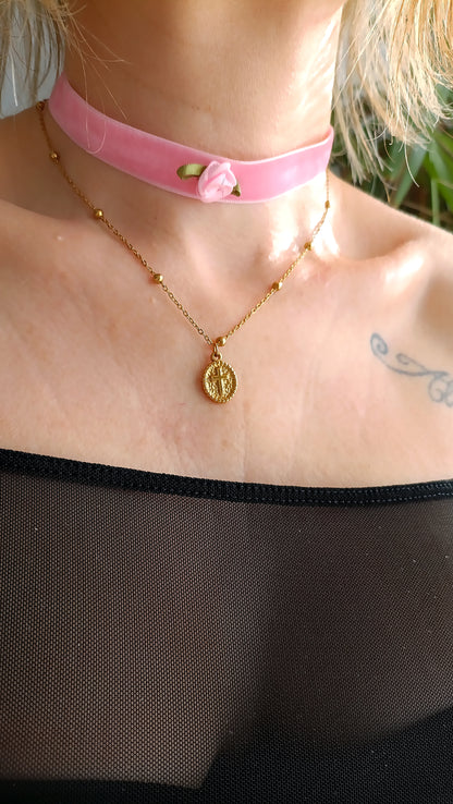 collier religieux, bijoux religieux, bijoux catho modernes,  Bijou communion, Cadeau confirmation, Cadeau fête de la foi, Cadeau profession de foi, Médaille, Mon premier bijou religieux, bijoux de créateur, bijoux religieux de créateurs pas cher