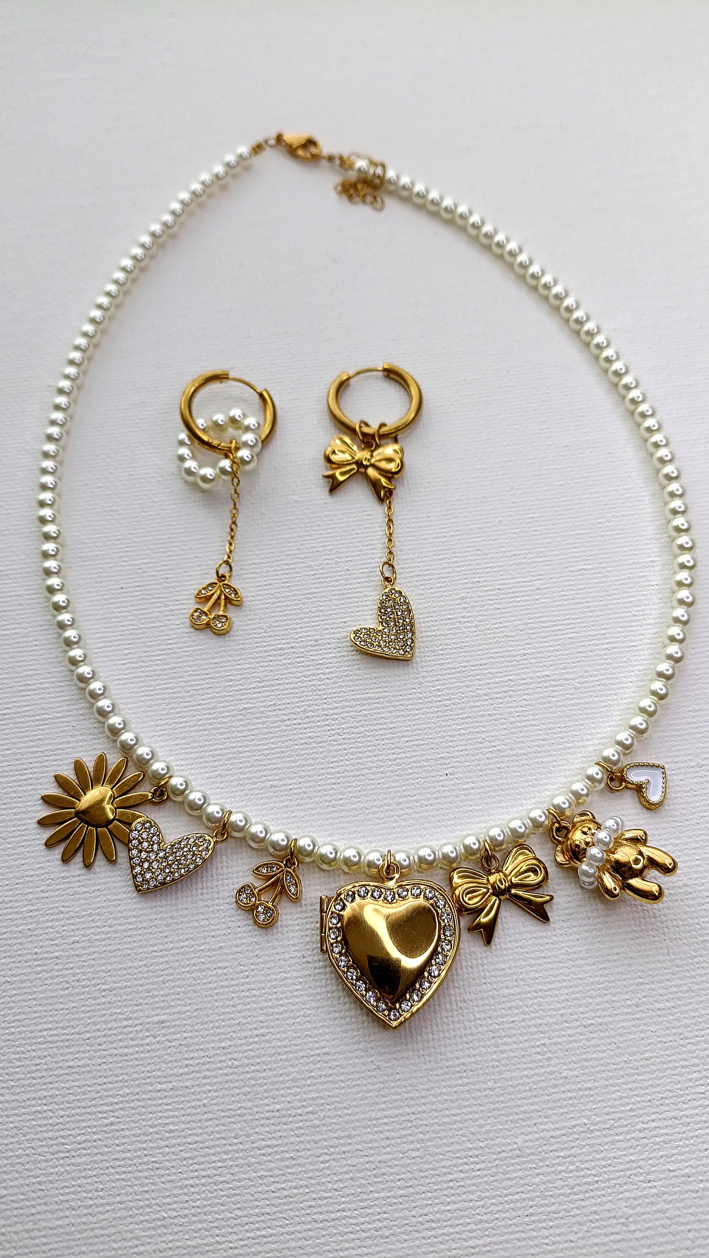 Boucles d'oreilles Snow White / Création de boucles, Acier inoxydable, perles de verre et breloques en acier (Copie)