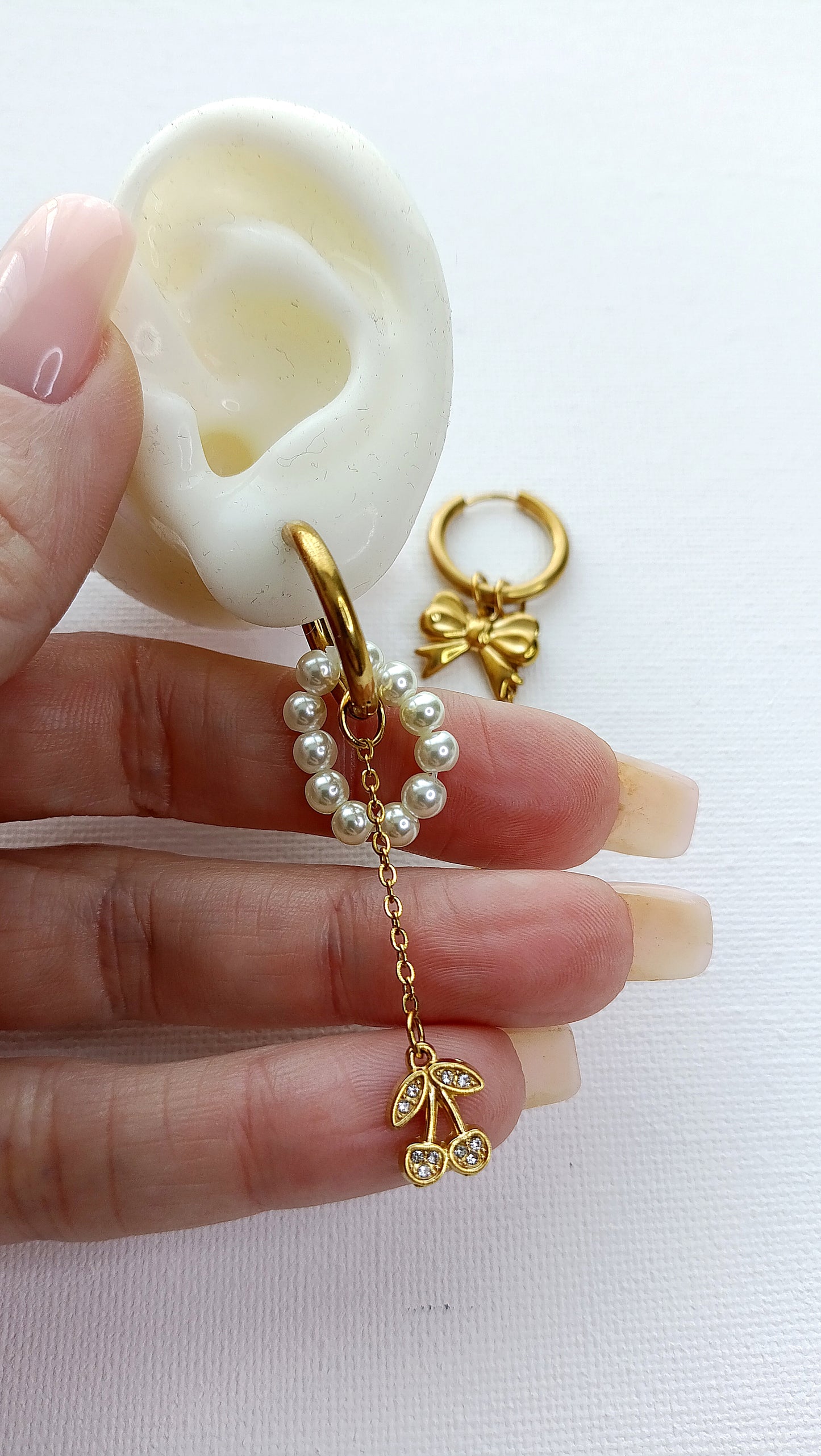 Boucles d'oreilles Snow White / Création de boucles, Acier inoxydable, perles de verre et breloques en acier (Copie)