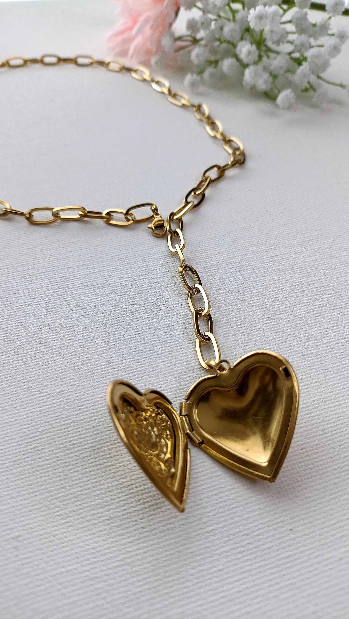 collier cassolette femme, bijoux cassolette femme, collier cassolette moderne, collier cassolette tendance, collier cassolette pas cher, collier cassolette à la mode, collier cassolette en acier inoxydable, collier cassolette de qualité