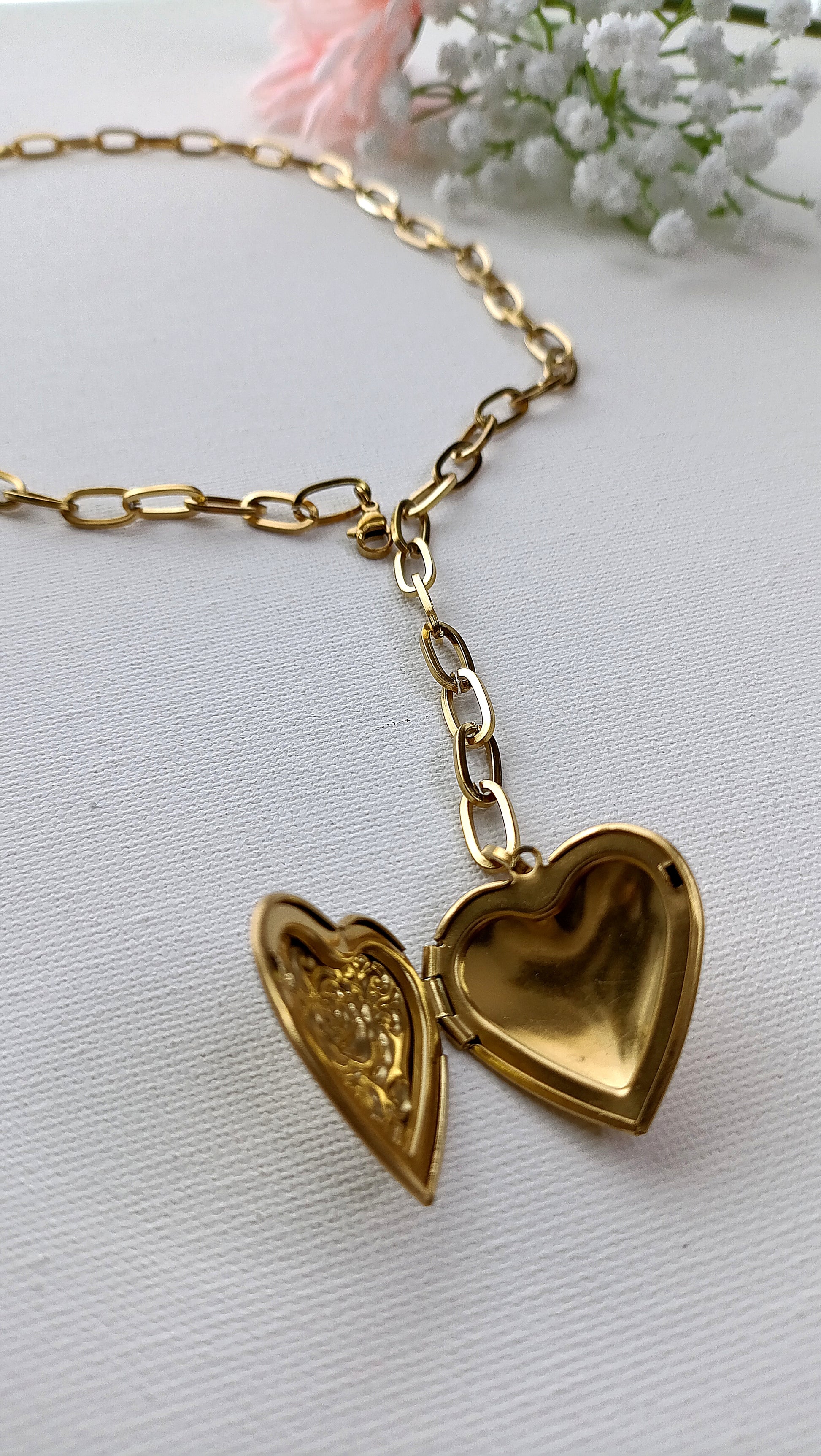 collier cassolette femme, bijoux cassolette femme, collier cassolette moderne, collier cassolette tendance, collier cassolette pas cher, collier cassolette à la mode, collier cassolette en acier inoxydable, collier cassolette de qualité