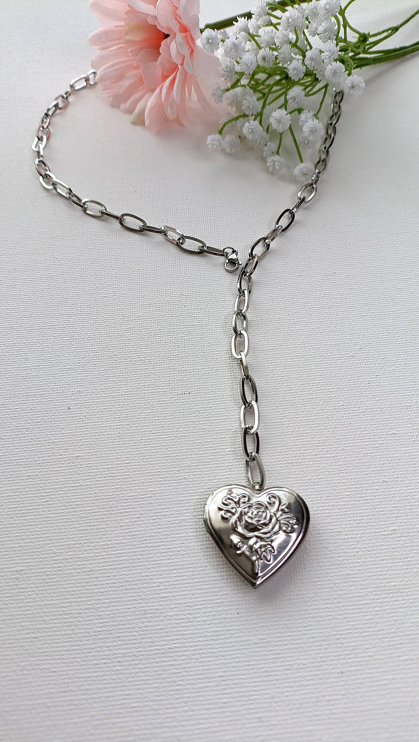 collier cassolette femme, bijoux cassolette femme, collier cassolette moderne, collier cassolette tendance, collier cassolette pas cher, collier cassolette à la mode, collier cassolette en acier inoxydable, collier cassolette de qualité