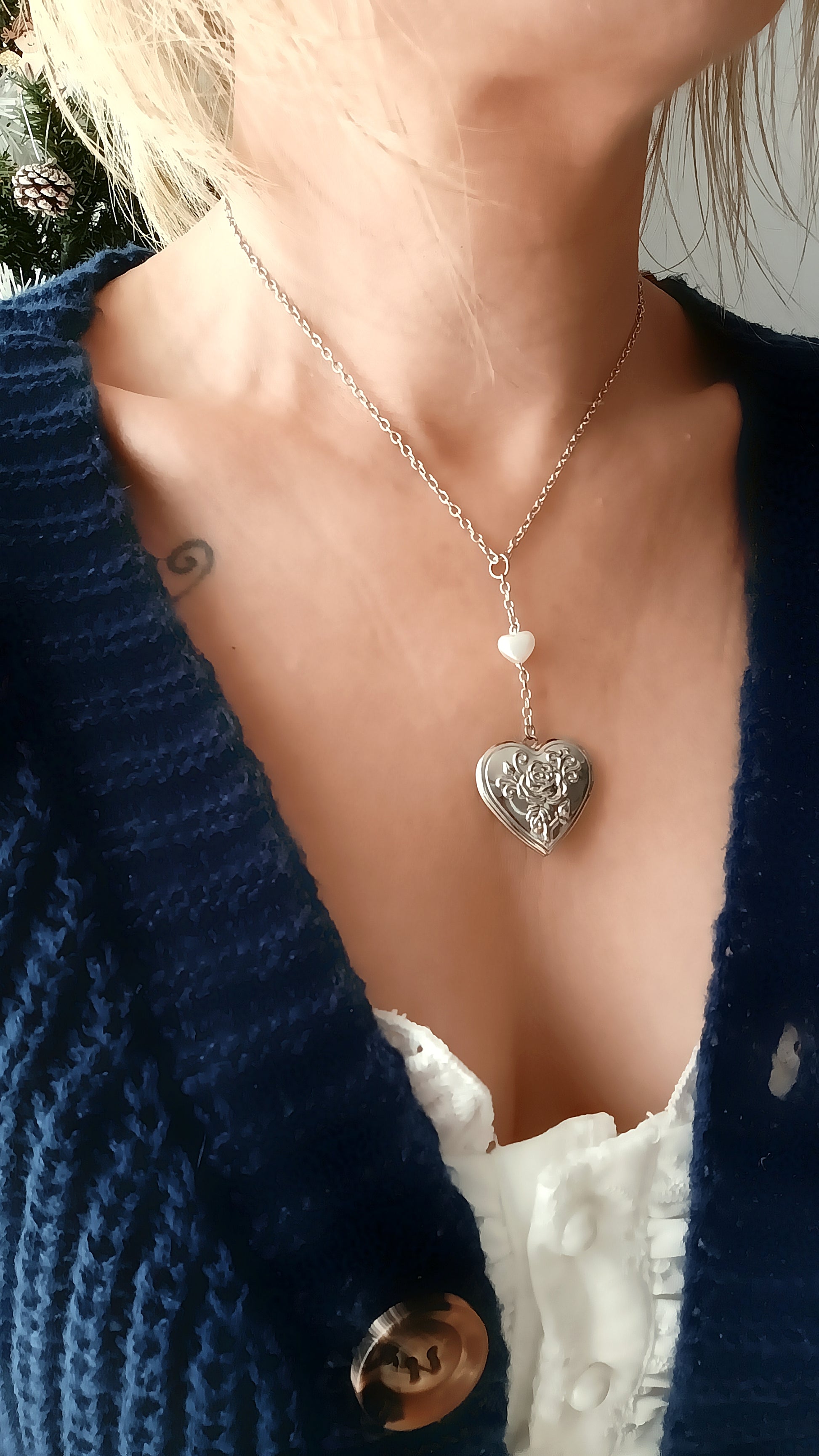 collier cassolette femme original, collier cassolette femme fantaisie, collier cassolette femme pas cher, collier cassolette femme tendance, collier cassolette femme en acier inoxydable, collier cassolette femme moderne, idée cadeau saint valentin, idée cadeau fête des mères