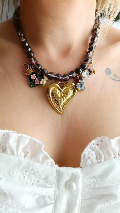 collier femme en perles noires, collier femme noir, bijoux femme noir, collier femme à breloques noir, collier charms noir, collier en perles noires femme, collier femme en perles noires, collier femme perles noires et chamrs, collier femme en perles noires et breloques, collier femme en perles noires et pendentifs, collier femme grosses perles noires et pendentifs