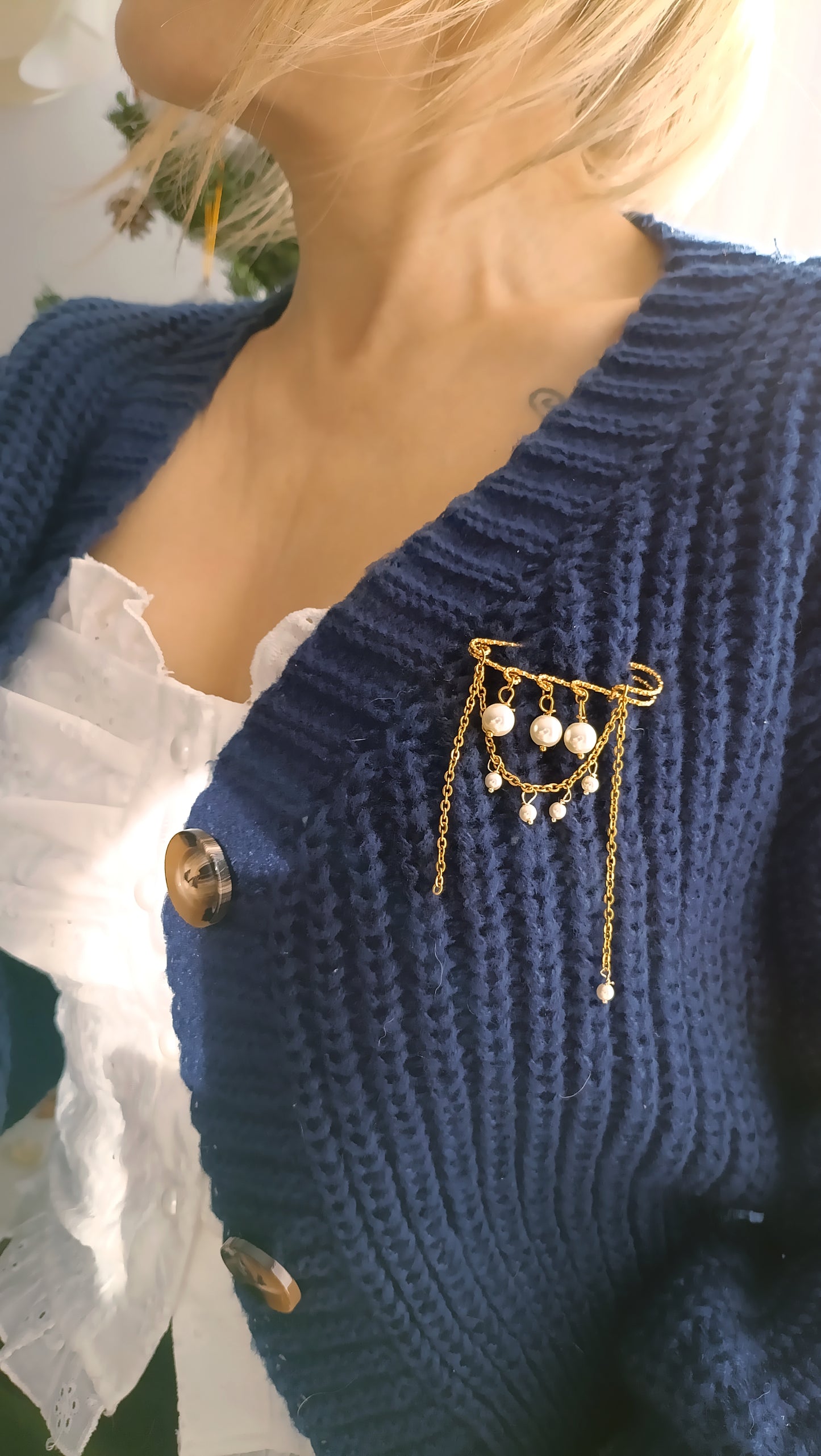 Broche femme en acier inoxydable et perles, broche femme en perles, broche femme à la mode, broche femme tendance, broche femme fantaisie, broche femme pas chère