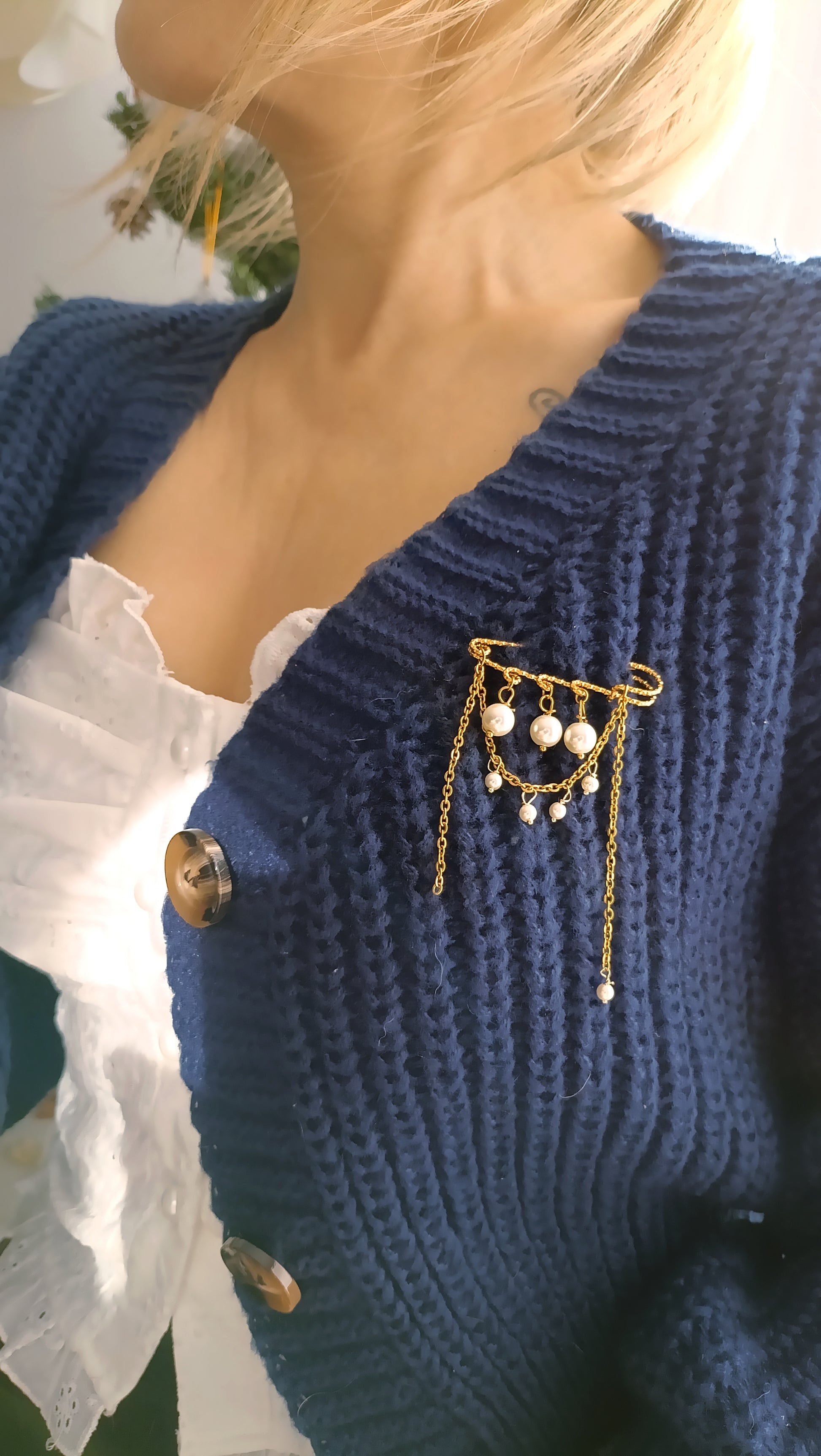 Broche femme en acier inoxydable et perles, broche femme en perles, broche femme à la mode, broche femme tendance, broche femme fantaisie, broche femme pas chère