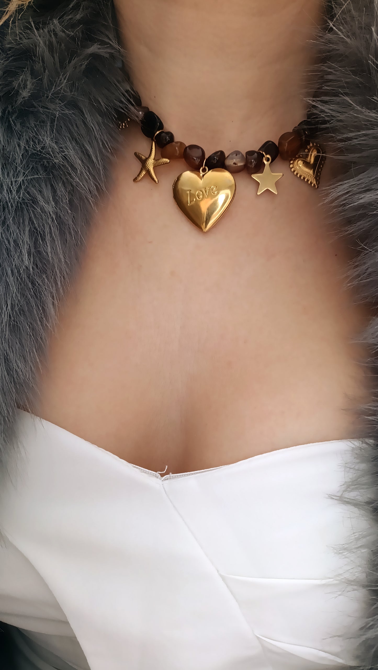 Collier femme à breloques perles marron, collier femme à pendentifs perles marrons, collier femme à charms perles marrons, collier femme en perles d'agate, collier femme agate marron, colliker à charms original, collier à charms pas cher, site de collier à charms femme, collier à pendentifs pas cher, collier à breloques pas cher, collier en agate femme