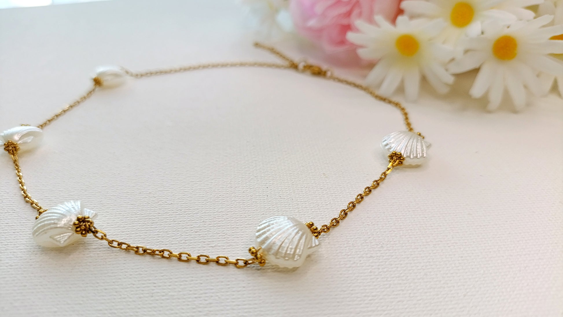 collier femme ras de cou coquillage saint jacques, collier femme printemps été 2026, bijoux femme printemps été 2026pas chers, collier femme de créateur français, bijoux français