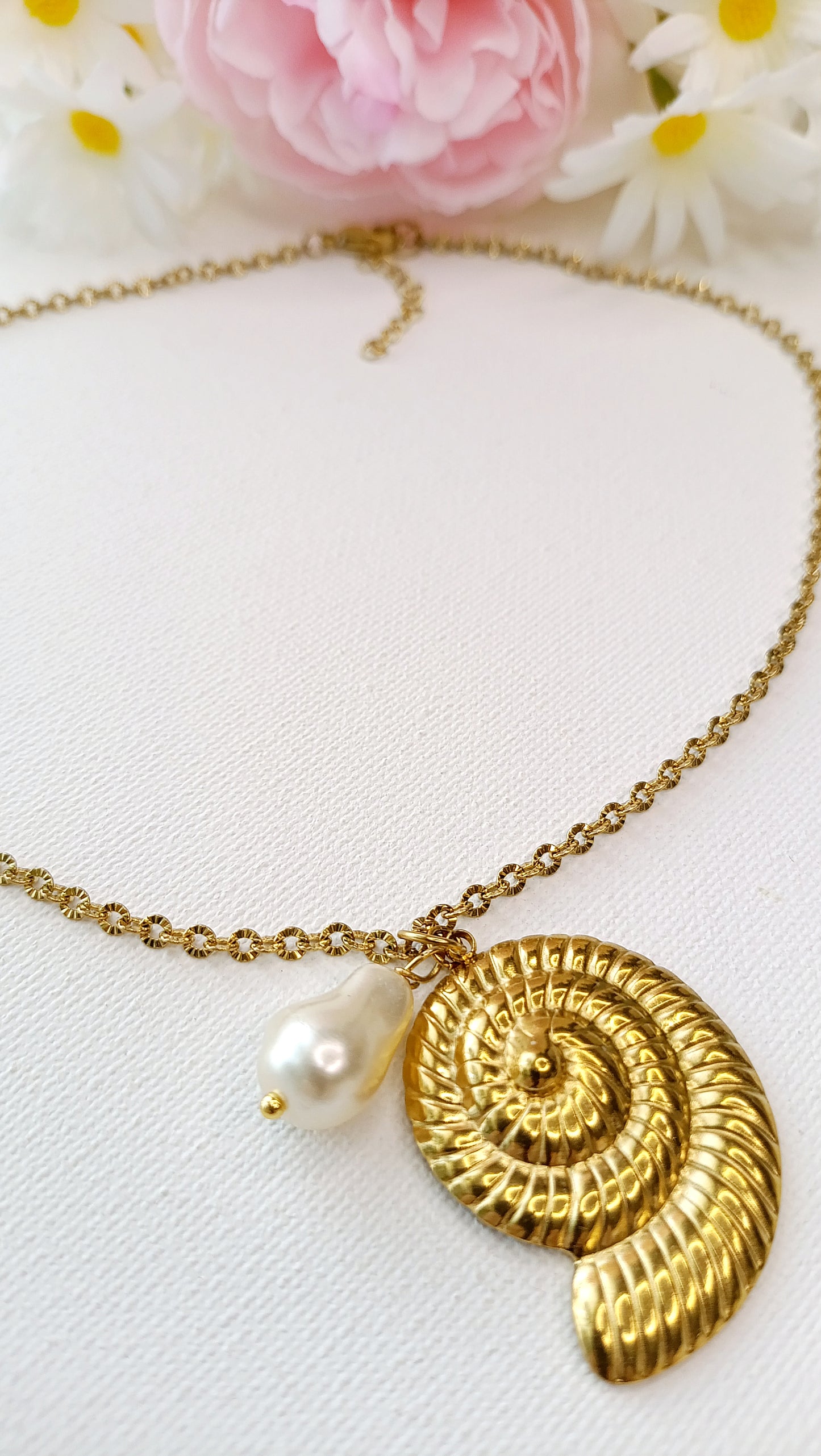 collier femme gros coquillage doré pas cher, collier femme gros coquillage, site de bijoux pas chers pour femme, site de bijoux de créateur français, site de bijoux de qualité pas cher, bijoux printemps été 2026 pas chers français