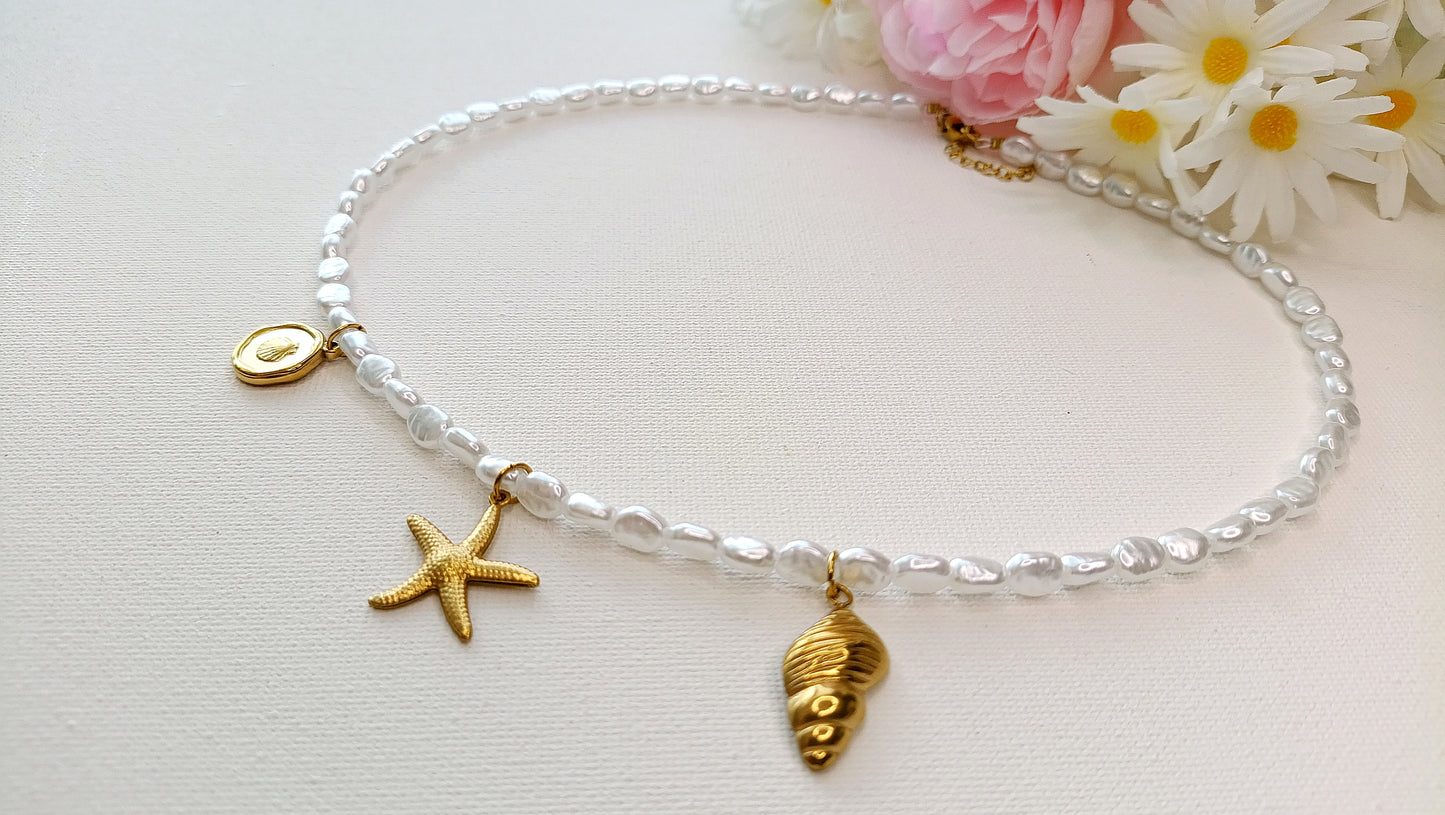 Collier femme en perles et pendentifs coquillage, collier femme coquillages pas cher, bijoux femme printemps été 2026 pas cher, bijoux femme printemps été 2026 originaux, collier femme pendentifs coquillage, collier femme en perles et pendentifs coquillages, collier femme en perles et charms coquillages