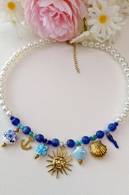 site de bijoux français, collier à breloques bleu, collier à charms leu, collier à pendentif bleu, collier en perles et breloques bleu pas cher, site de colliers à breloques pas cher, site de collier à charms pas cher, collier femme en perles bleu et breloques