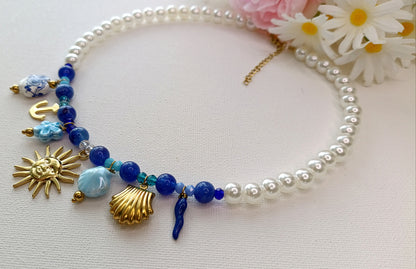 site de bijoux français, collier à breloques bleu, collier à charms bleu, collier à pendentif bleu, collier en perles bleues et breloques bleu pas cher, site de colliers à breloques pas cher, site de collier à charms pas cher, collier femme en perles bleu et breloques, bijoux printemps été 2026, site de bijoux français pas chers, bijoux été 2026 pas cher, collier acier femme frnataisie, site de bijoux en acier pas cher, ite de bijoux tendance pas chers français
