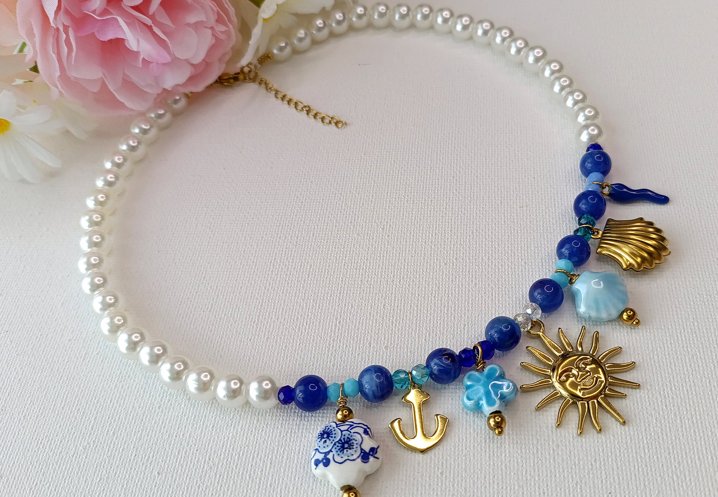 site de bijoux français, collier à breloques bleu, collier à charms bleu, collier à pendentif bleu, collier en perles bleues et breloques bleu pas cher, site de colliers à breloques pas cher, site de collier à charms pas cher, collier femme en perles bleu et breloques, bijoux printemps été 2026, site de bijoux français pas chers, bijoux été 2026 pas cher, collier acier femme frnataisie, site de bijoux en acier pas cher, ite de bijoux tendance pas chers français